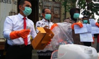 Polisi Amankan 196 Kilogram Limbah Medis Bermasalah Polisi Amankan 196 Kilogram Limbah Medis Bermasalah